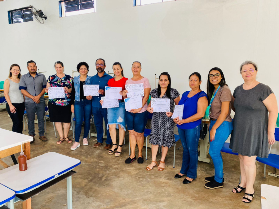 CURSO DE CORTE E COSTURA OFERECIDO PELA PREFEITURA DE SUD MENNUCCI EM PARCERIA COM A DIVISÃO DE EMPREENDEDORISMO TEVE A SUA PRIMEIRA TURMA DE FORMANDOS