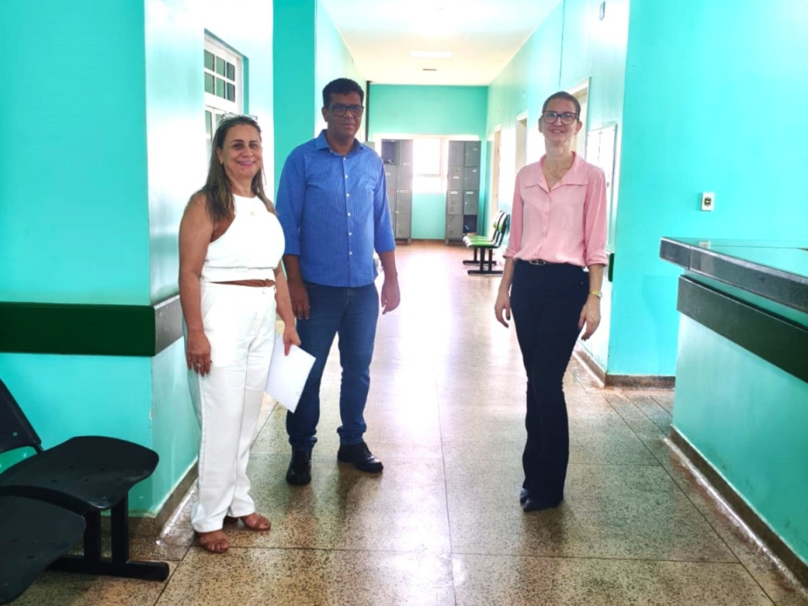 Prefeito e secretária de Saúde visitam Centro de Especialidades Médicas