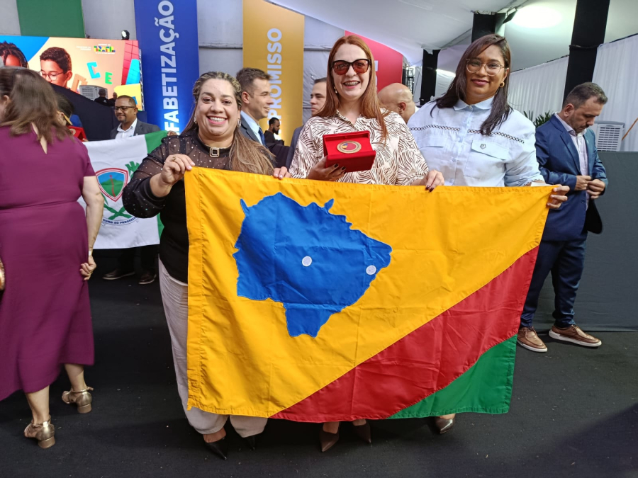 Selvíria recebe Selo Ouro em Brasília por destaque na alfabetização