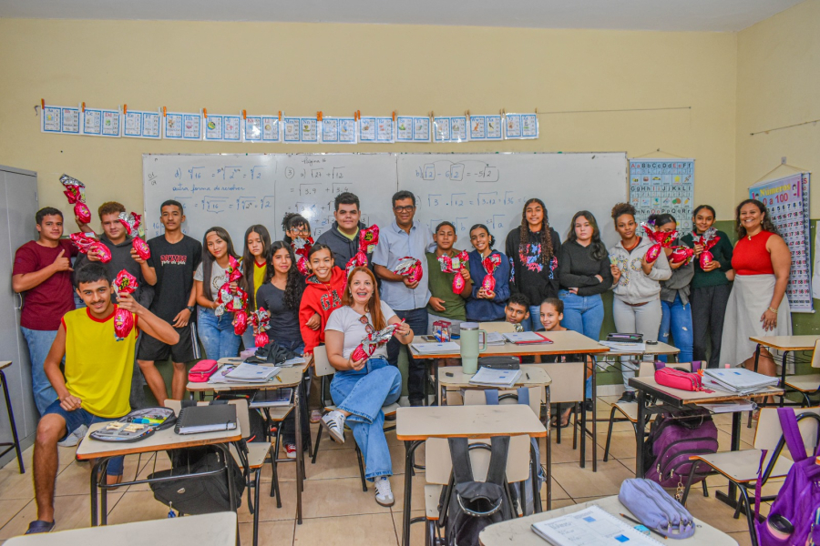 Prefeitura de Selvíria entrega ovos de Páscoa a alunos da rede municipal