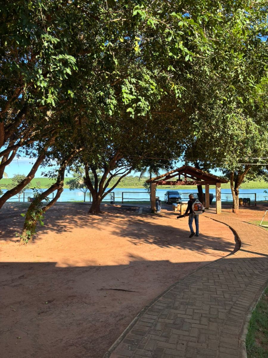 Prefeitura de Sud Mennucci realiza limpeza e manutenção dos quiosques públicos