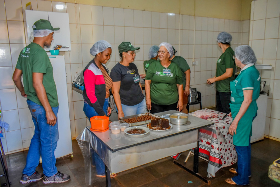 Curso gratuito qualifica moradores de Selvíria na produção artesanal de derivados do café