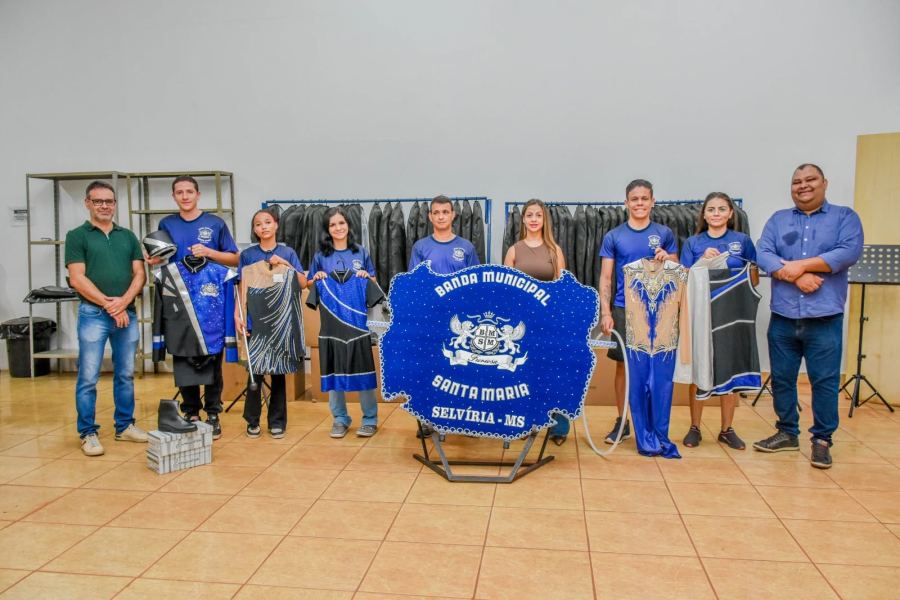Prefeitura de Selvíria entrega novos uniformes para a Banda Marcial Santa Maria