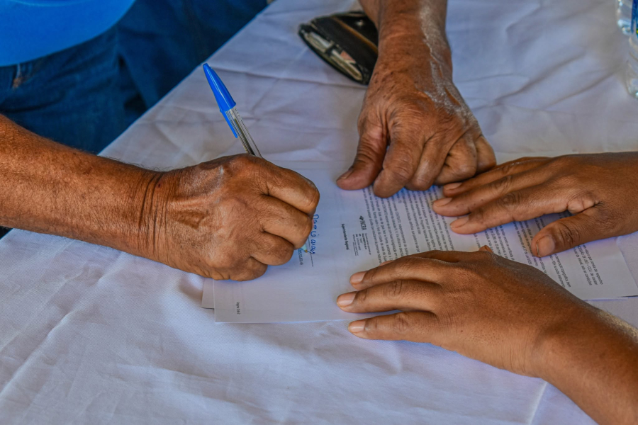  Prefeitura de Selvíria entrega novos contratos de concessão de uso para assentados