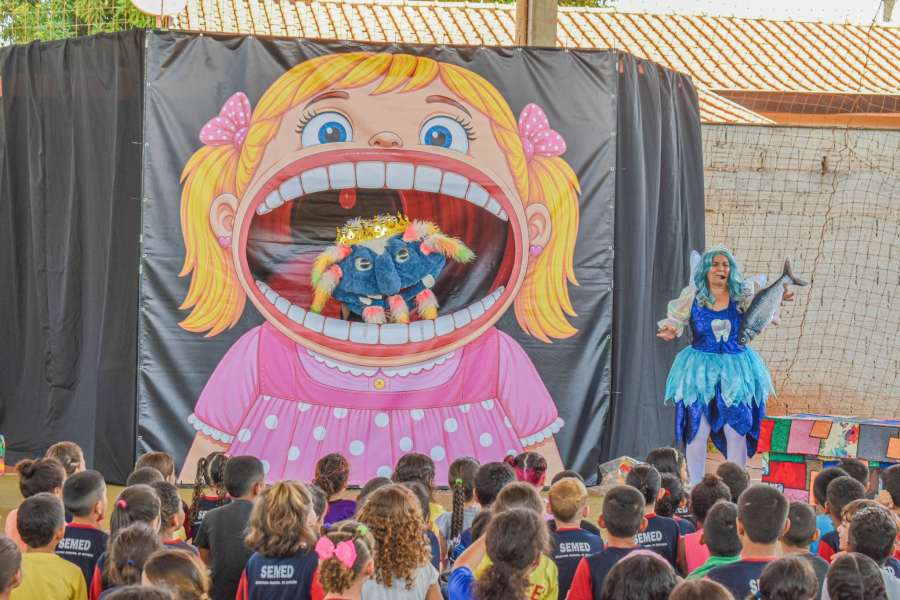 Semana da Criança: Teatro leva Fada do Dente e cuidados com a saúde bucal para alunos da escola Nelson Duarte