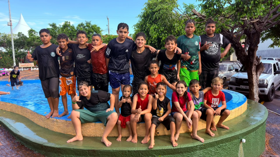  UM DIA INESQUECÍVEL PARA AS CRIANÇAS DE APARECIDA D'OESTE