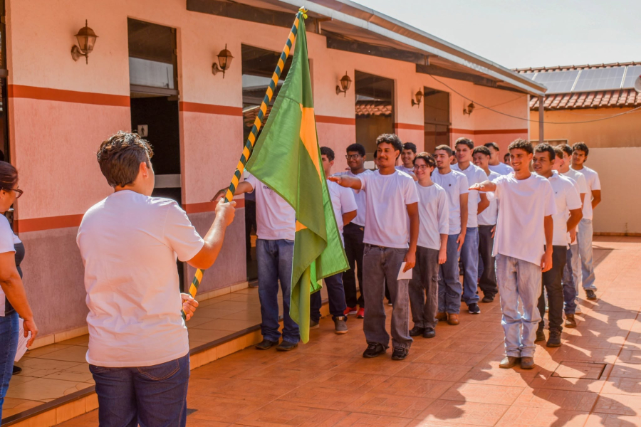 Jovens de Selvíria recebem Certificados de Dispensa do Serviço Militar